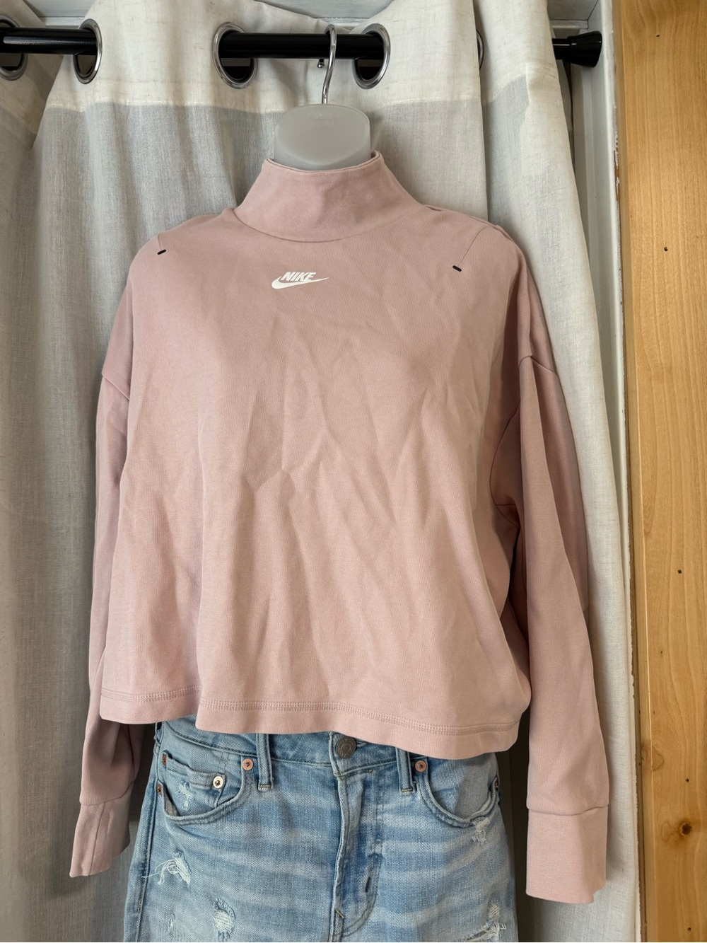 Nike Women’s light Pink Mock-Neck Long-Sleeve Sweatshirt Crop Top